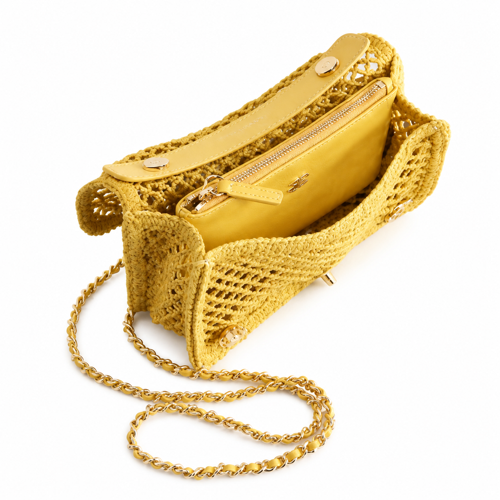 Chanel Classic Quilted Compact Horizontal Flap Bag | CC Hardware & Gold Chain — 21cm